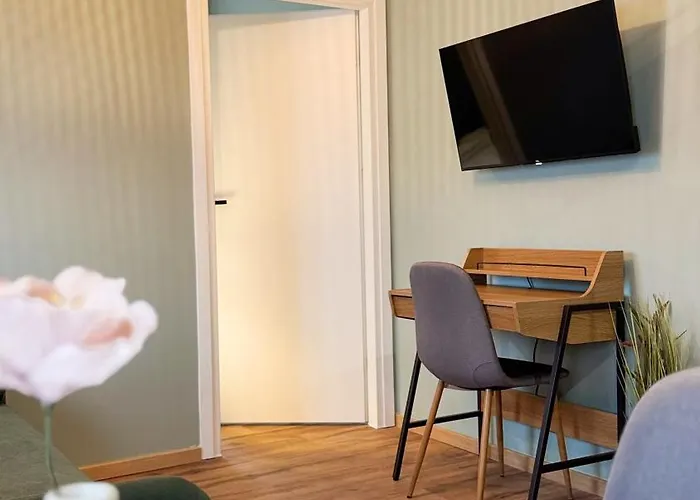 Raspberry With Balcony #self Check-in Apartment