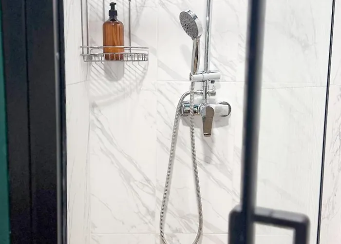 Raspberry With Balcony #self Check-in Apartment